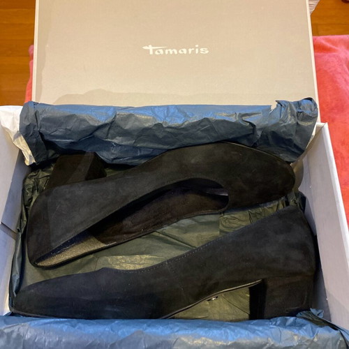 Tamaris black suede pumps like new, size 40