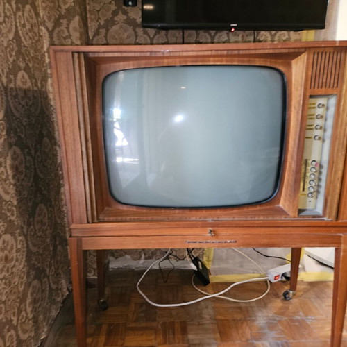 Blaupunkt Tirol TV with JMPERIAL radio turntable and Sänger sewing machine