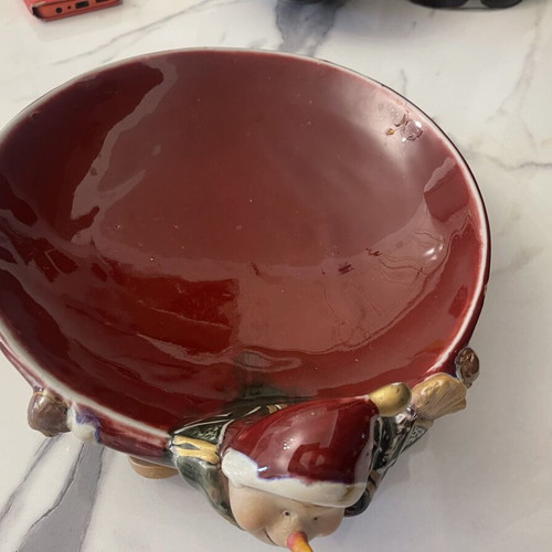 Ceramic bowl with Santa Claus theme, dark red, like new