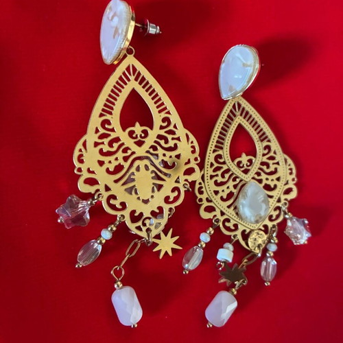 Earrings new, impressive with velvet pouch