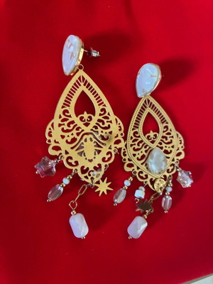 Earrings new, impressive with velvet pouch