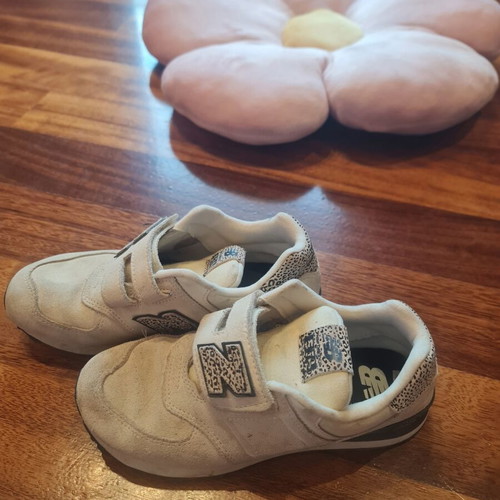 New Balance sneakers used, size 35, off-white