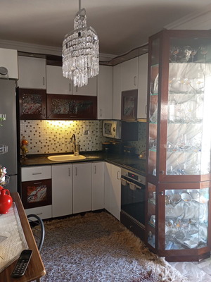 Kitchen cabinet with crystal display cabinet, vangelite doors