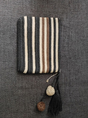 Straw rectangular handbag new, black and beige