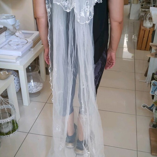Wedding veil like new, embroidered tulle with sequins and beads