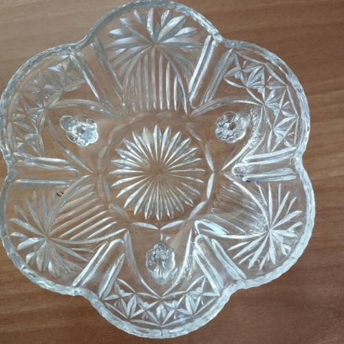 Set of two crystal bowls with three legs