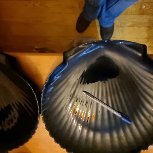 Serving plates like new, set of 3, black, shell shape