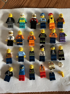 Lego minifigures μεταχειρισμένες, σετ 21 με κομμάτια και αξεσουάρ