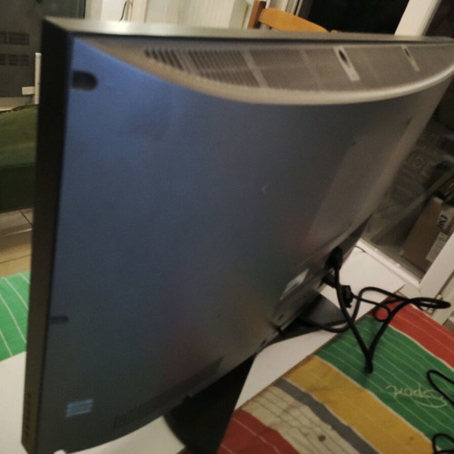 Samsung 32 used TV with vivid colors and excellent picture