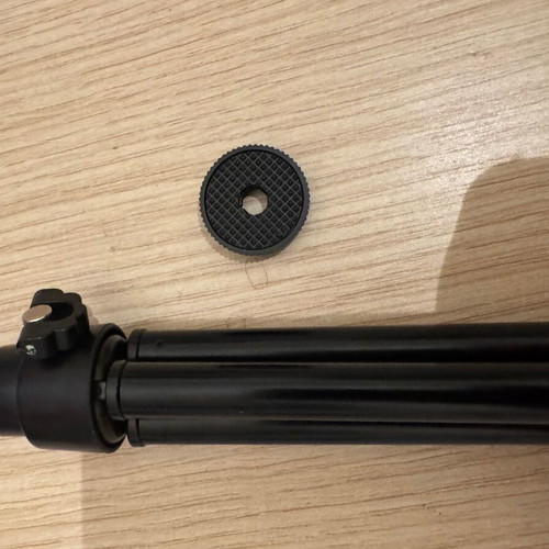 Mini plastic tripod new with tightening screw