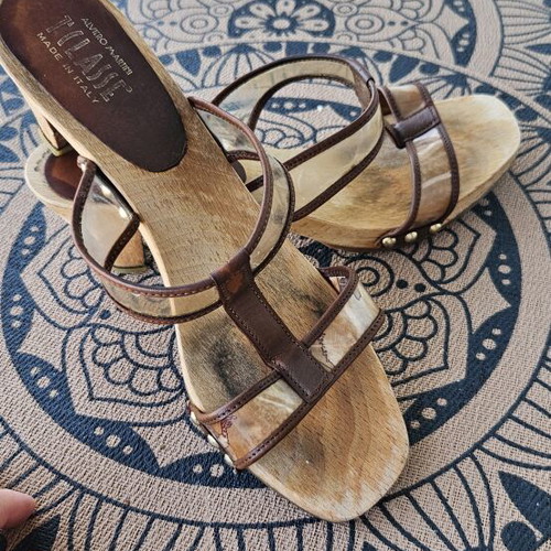 Alviero Martini 1a Classe sandals size 38, used, beige, wood and leather