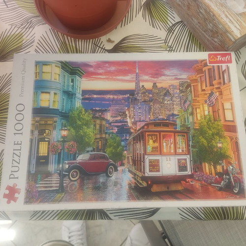 Puzzle 1000 pieces used by TREFL