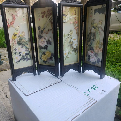 Office screen like new with handmade Chinese decorations