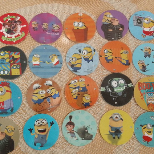 Minions Chipicao caps like new, pack of 20 paper