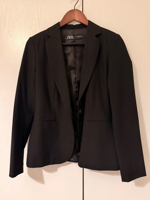 Zara black fitted blazer size M used