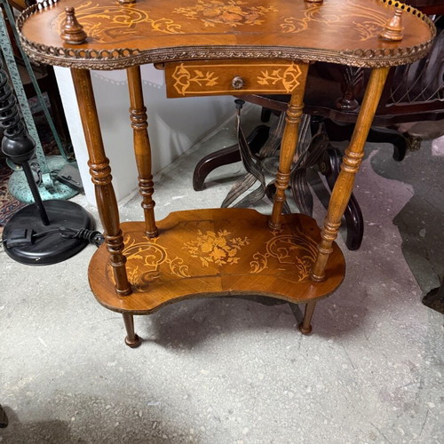 Marquetry table like new, dimensions 61x32x75cm