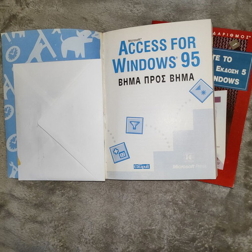 Collectible vintage computer books like new with floppy disk