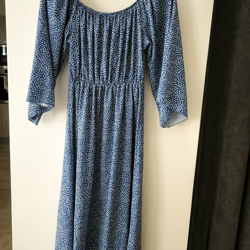 Summer dress blue off-shoulder with tie, one size, like new
