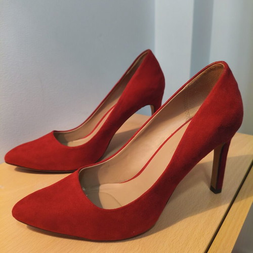 Stradivarius red suede pumps size 38 like new