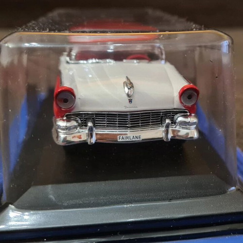Ford Fairlane 1956 miniature scale 1/43 new