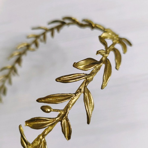 Tiara crown with olive leaves like new, gold color
