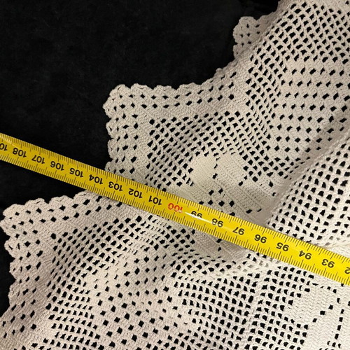 Crochet tablecloth 100% handmade, like new, traditional lace pattern
