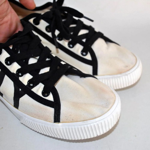 DKNY white canvas sneakers slightly used, size 37.5