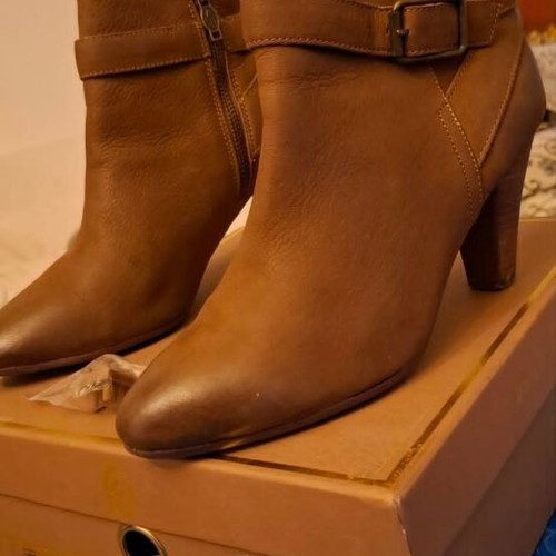 Ash ankle boots size 40 like new, brown with heels