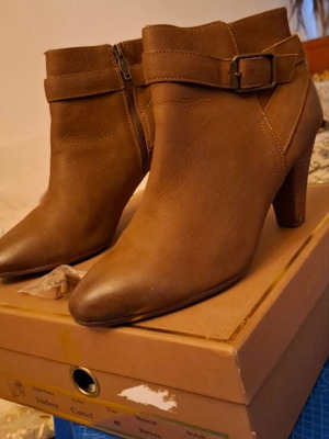 Ash ankle boots size 40 like new, brown with heels