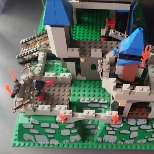 Lego 6098 King Leo's Castle used in good condition