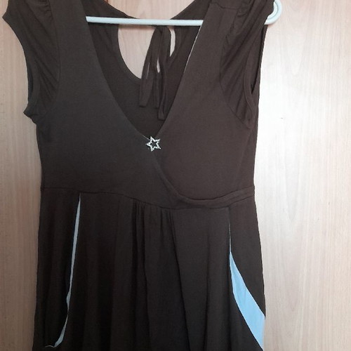 Brown maco t-shirt used with white details and star pin