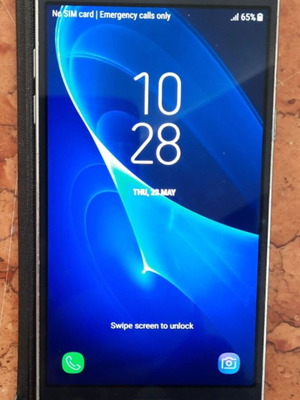 Samsung Galaxy J5 (2016) 16GB black like new with extra back cover