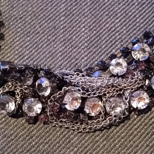 Fashion jewelry necklace in silver tones like new