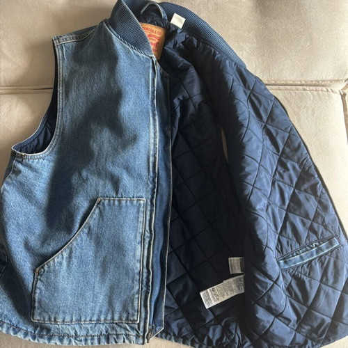 Levi's denim vest size L with quilted lining like new, blue