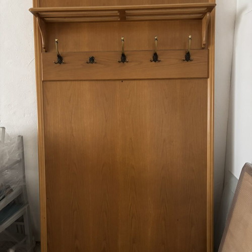 Wall-mounted oak coat rack for entrance