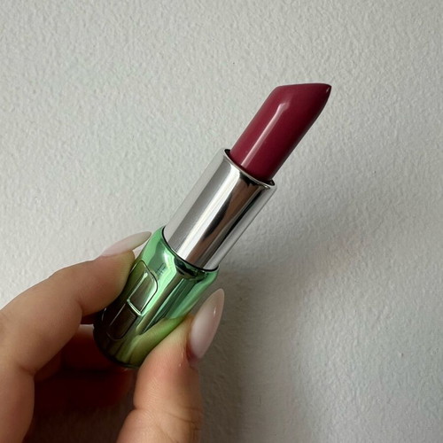 Clinique Pop Shine Longwear lipstick like new, shade fig Pop