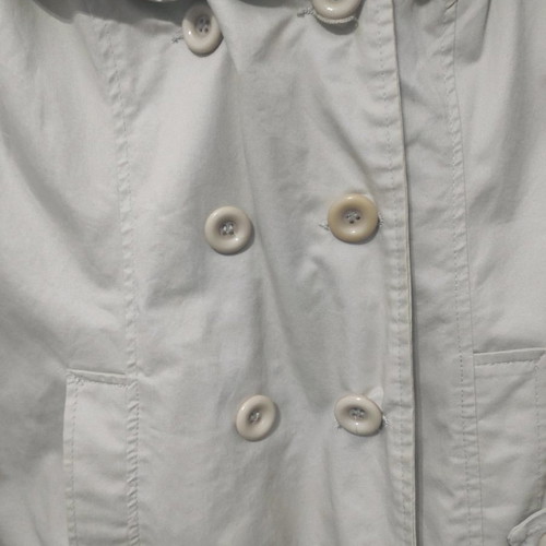 Beige trench coat with unique collar Medium in excellent condition