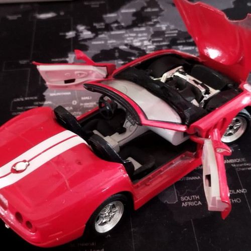 Shelby 1999 metal model car scale 1:24 like new