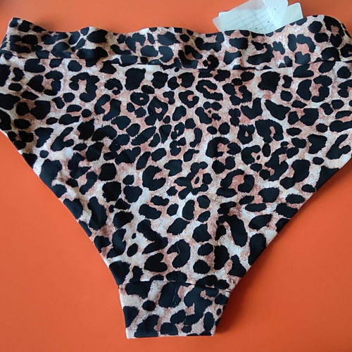Wunderlove high-waisted leopard print bikini bottom size L new with tags