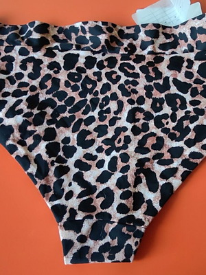 Wunderlove high-waisted leopard print bikini bottom size L new with tags