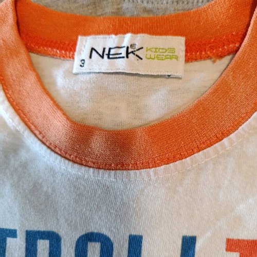 Pack of 4 t-shirts and jacket like new for 3 years old