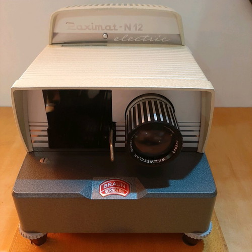 Braun Paximat N12 slide projector like new with case