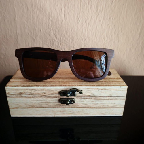 Wooden polarized sunglasses new, brown, with UV400 protection