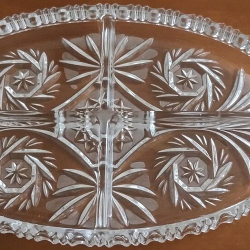 Crystal Oval Platter 24% like new, 0.30x0.20 with 4 compartments