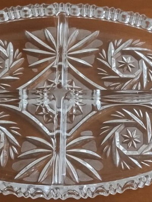 Crystal Oval Platter 24% like new, 0.30x0.20 with 4 compartments