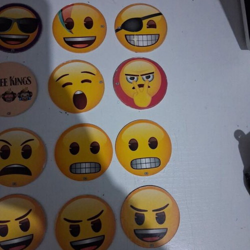 Chipicao Emoji Caps 2018 like new, set of 32