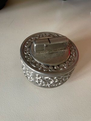 Vintage lighter used, diameter 7 cm