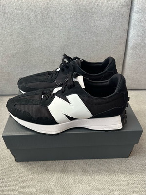 New Balance 327 sneakers like new, black and white, size EU45