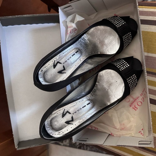 Rossi black pumps like new, size 39