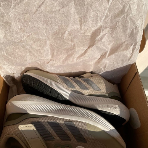 Adidas Runfalcon 3.0 kids shoes new, size 29, beige